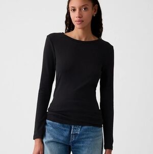 EUC Gap Size Large Black Long Sleeved Modern Fit Tee!